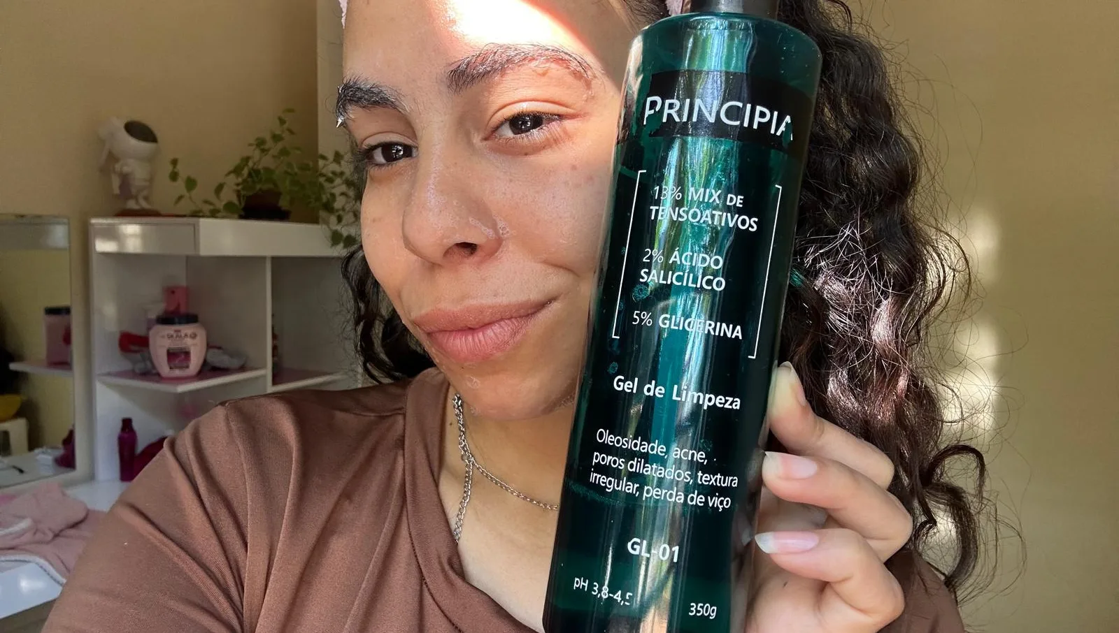 Produto Principia GL-01 usado para limpeza facial sem ressecar