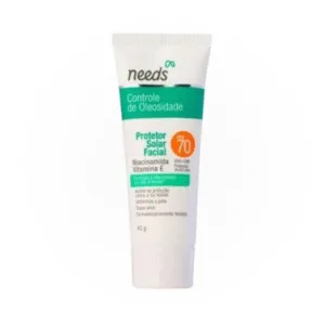 Frasco do Protetor Solar Facial Needs Controle de Oleosidade FPS 70, indicado para peles mistas e oleosas, que oferece alta proteção contra os raios UVA e UVB, ajuda a controlar o brilho e deixa a pele com toque seco e leve.