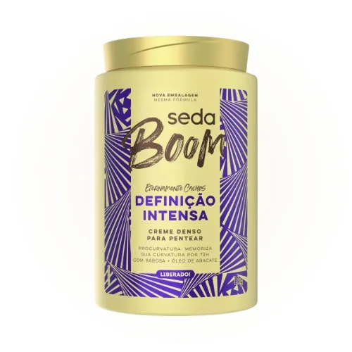 Frasco do creme para pentear Seda Boom Definição Intensa, com embalagem rosa e detalhes coloridos, indicado para cabelos cacheados e crespos, que promete definição duradoura e hidratação intensa dos fios.