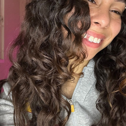 Receita caseira que estou testando para dar brilho, nutrir e reduzir o frizz do meu cabelo
